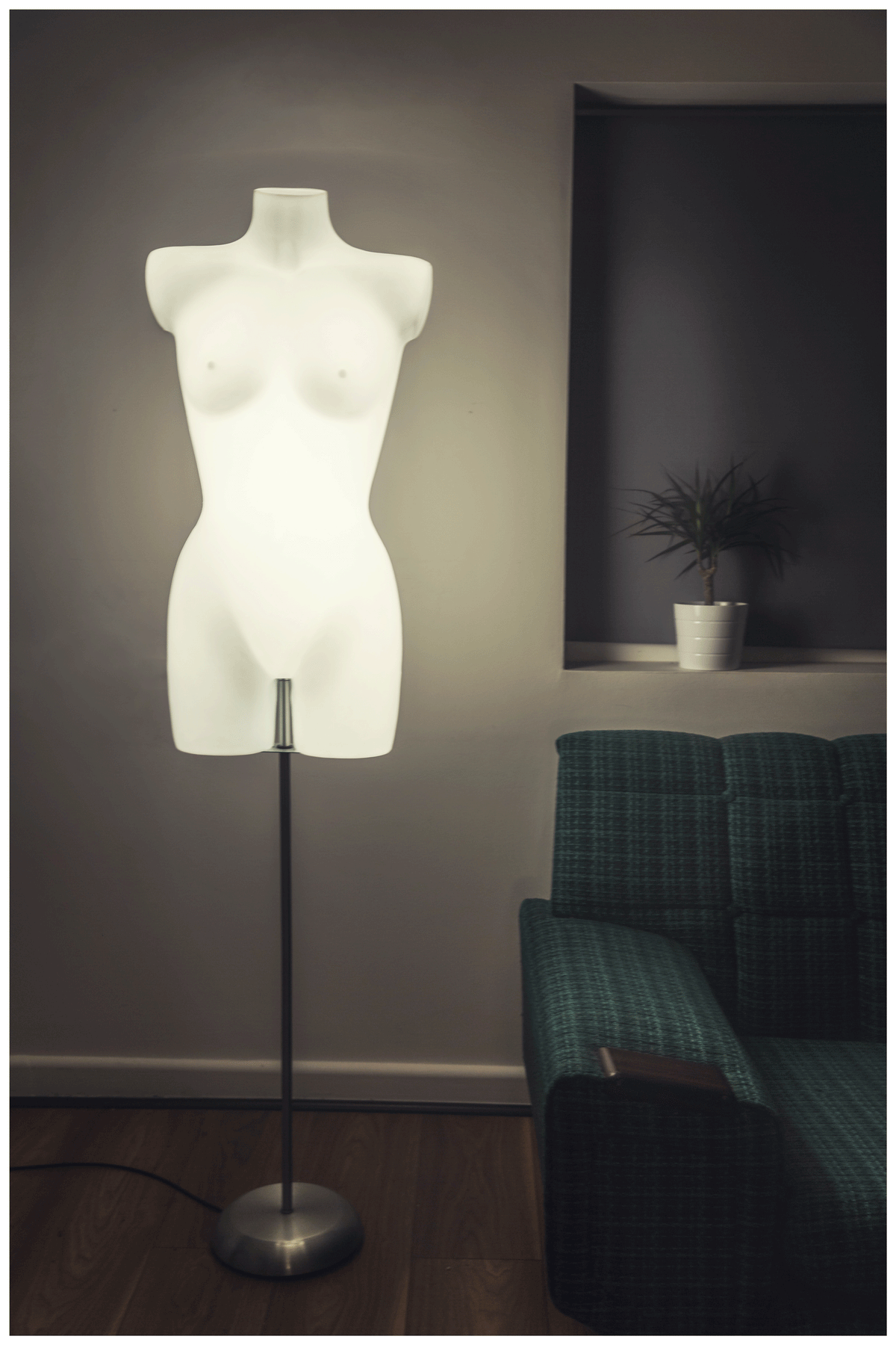 Female Illuminated Mannequin Lumaquin